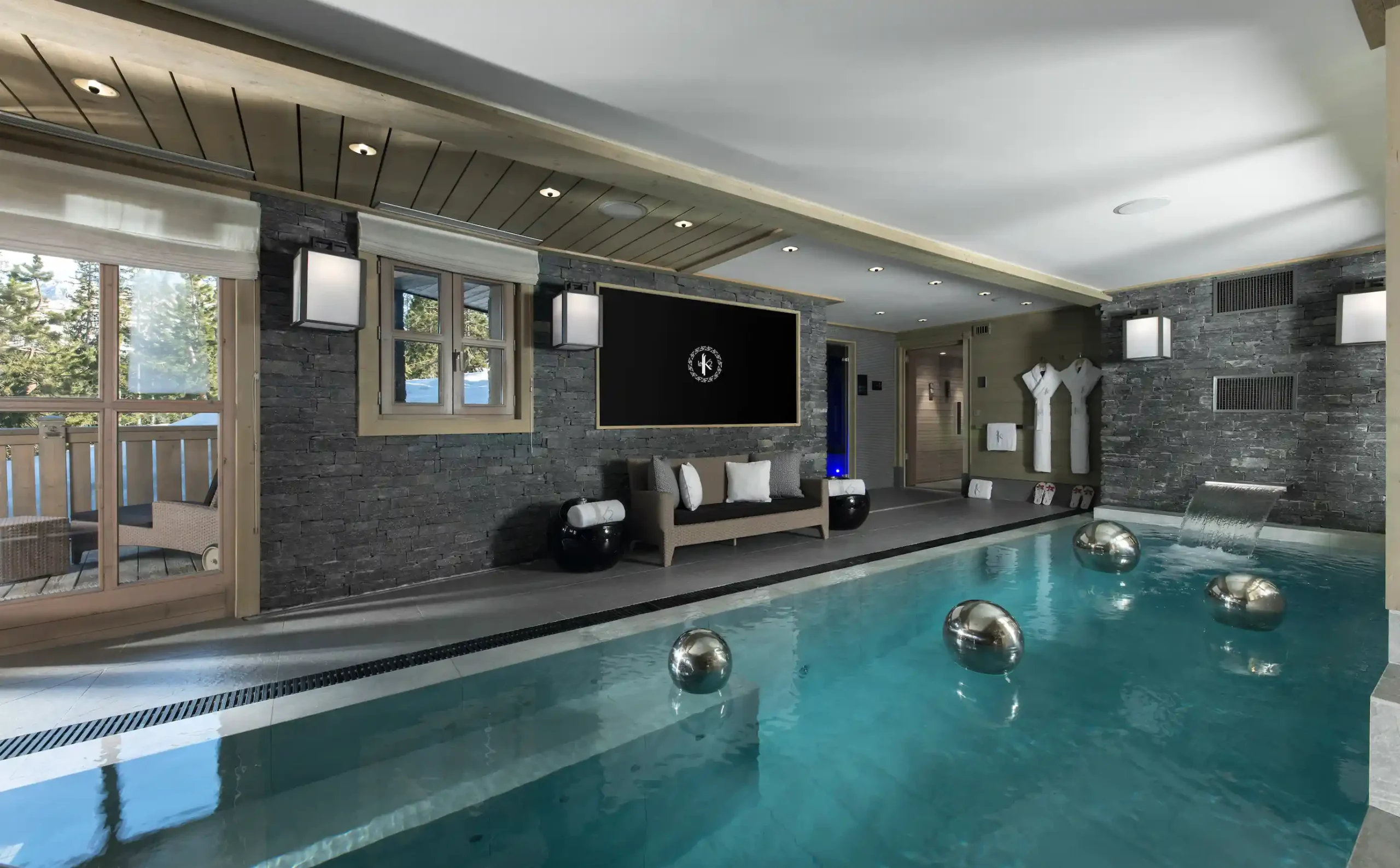 Chalet Muztagh pool
